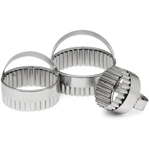 Appetito 3 Piece Stainless Steel Crinkle Dough and Scone Cutters with Handle