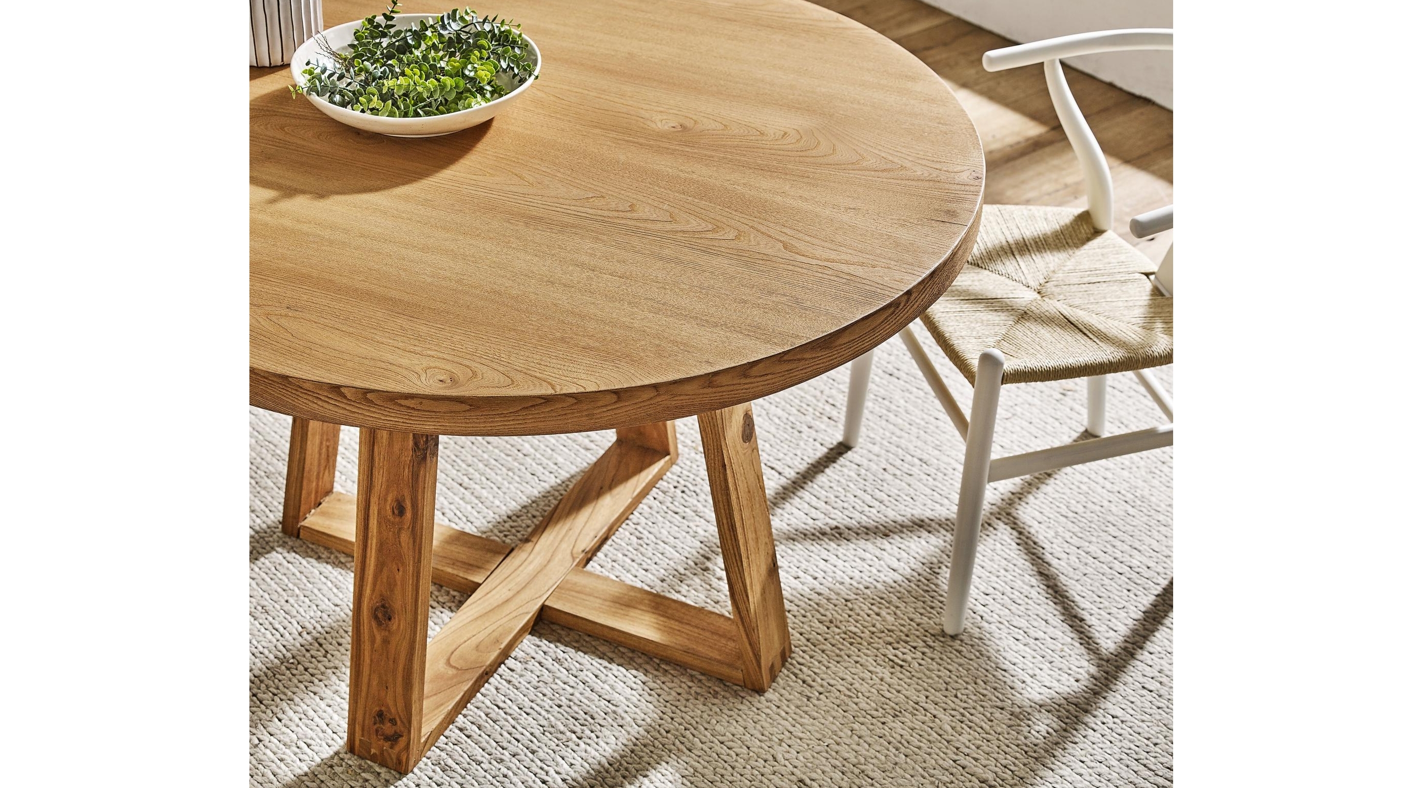 Airlie Round Dining Table