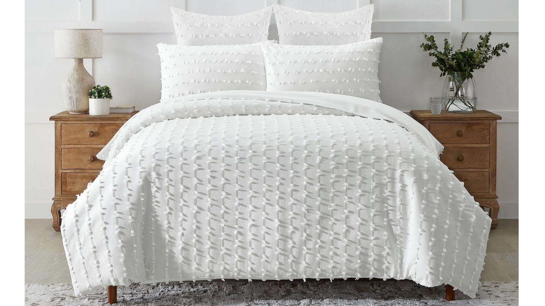 L'Avenue Gaia White Quilt Cover Set - Double