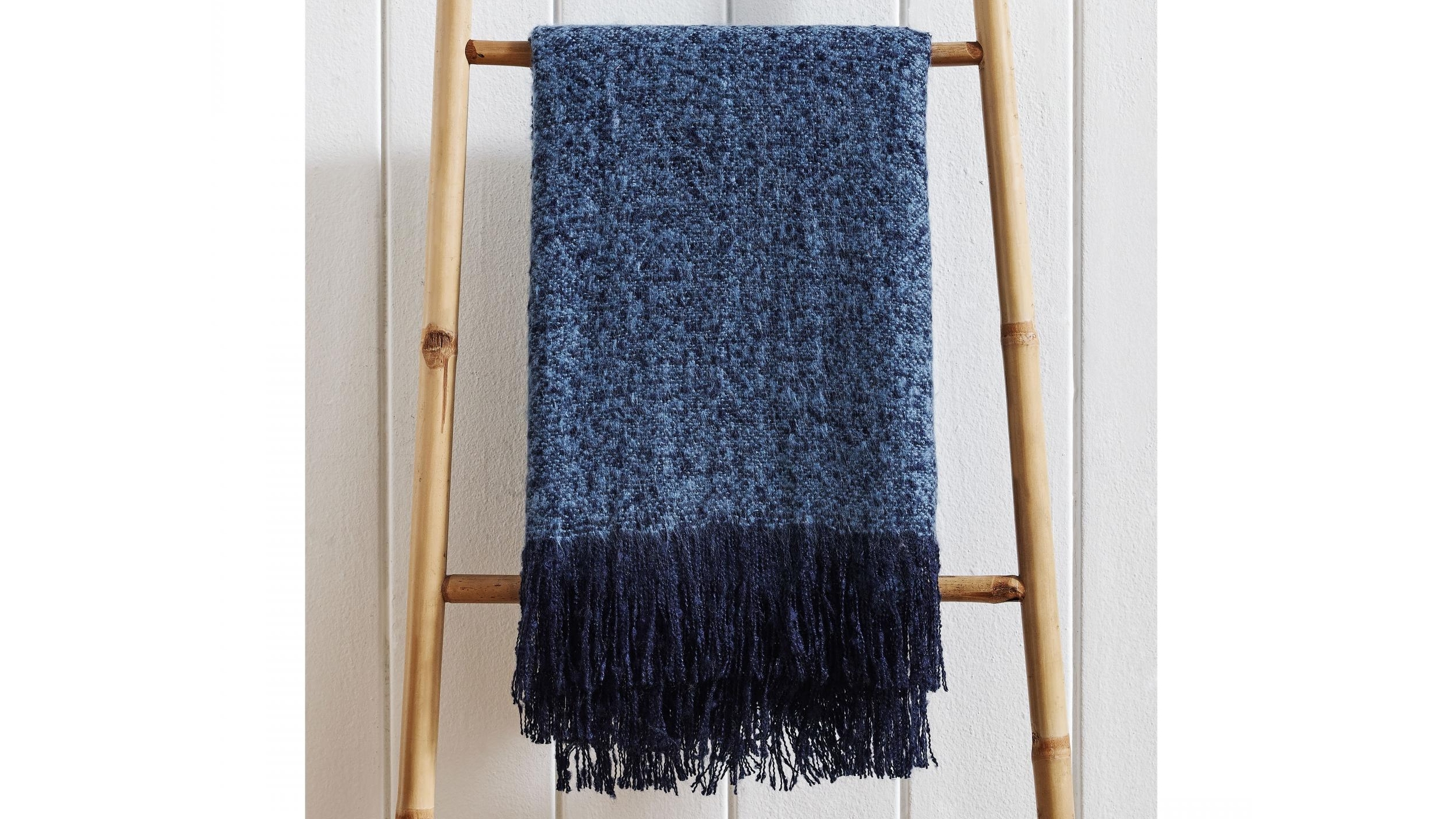 L'Avenue Lumi Blue Throw