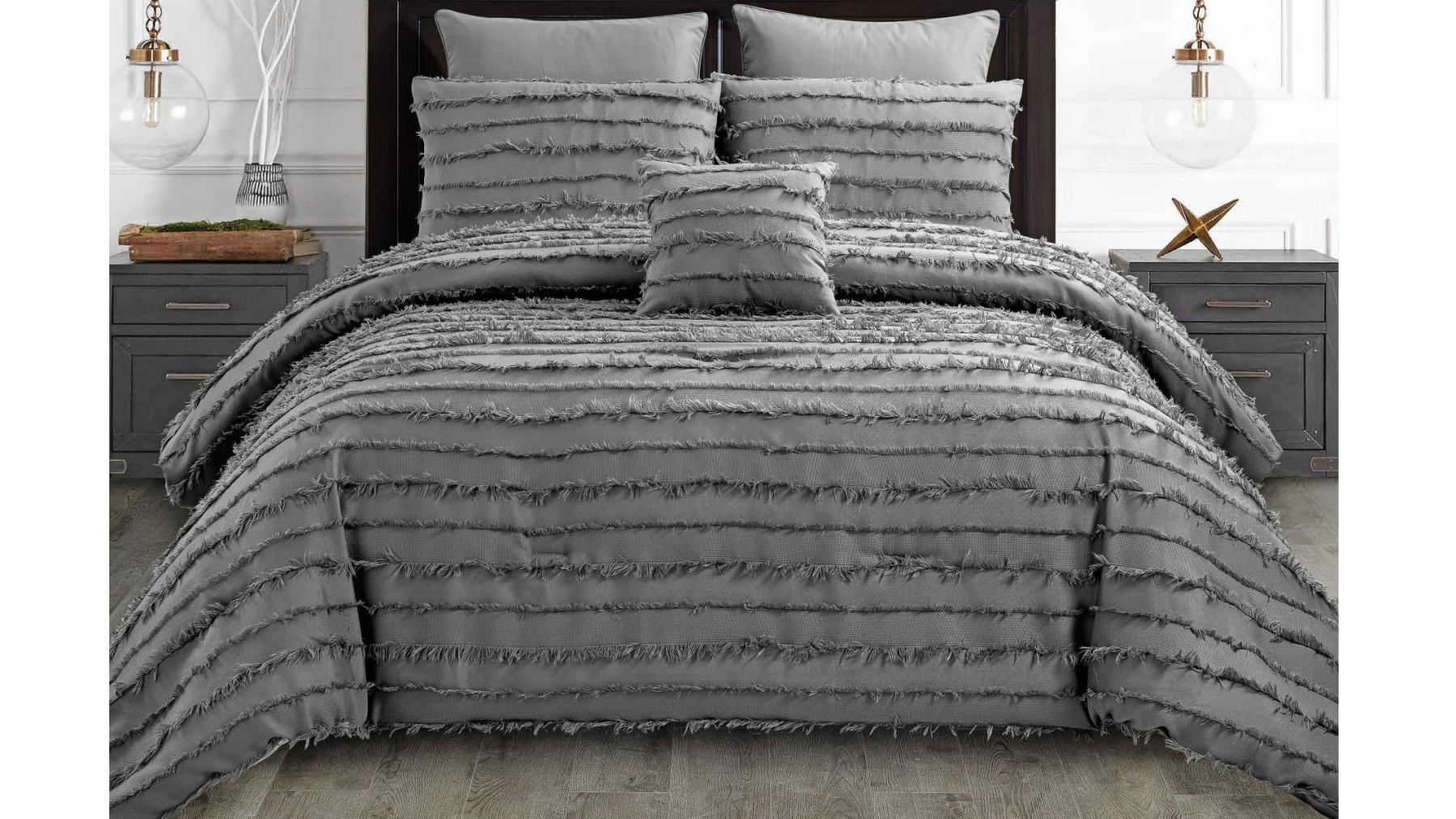 L'Avenue Merle Comforter Set 