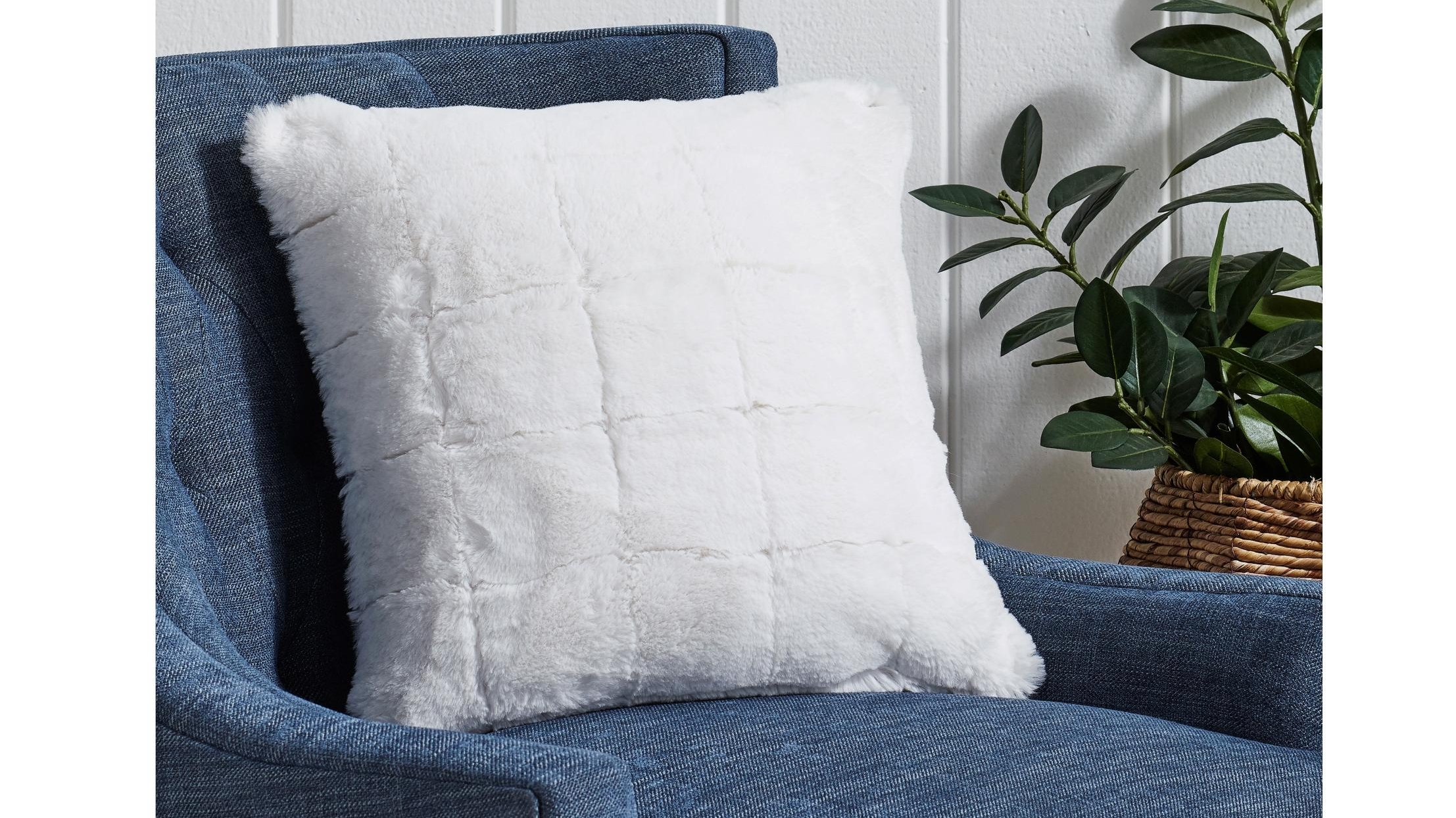 L'Avenue Geneva White Cushion