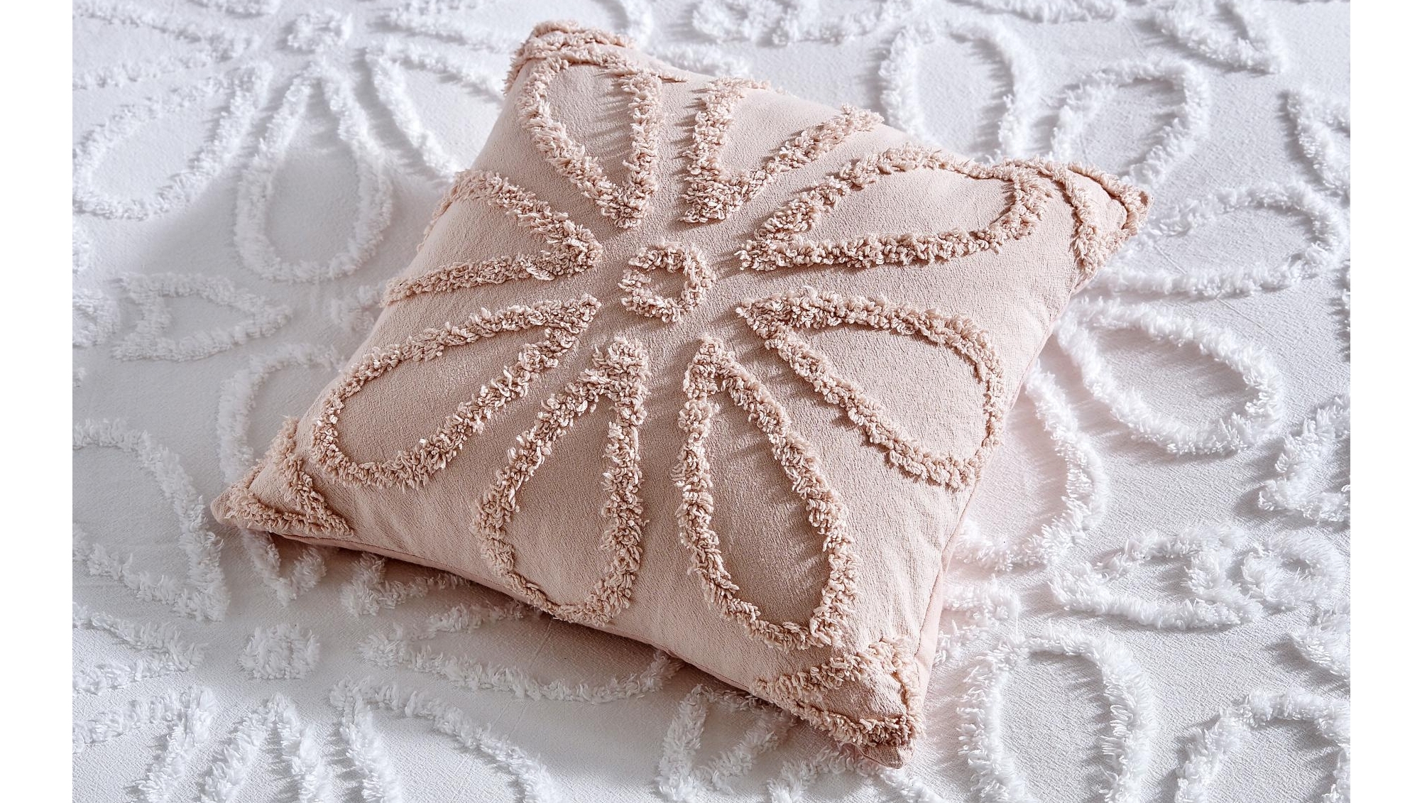 Lendini Peach Square Cushion