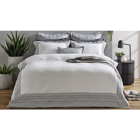 L'Avenue Luxury Ashford Quilt Cover Set