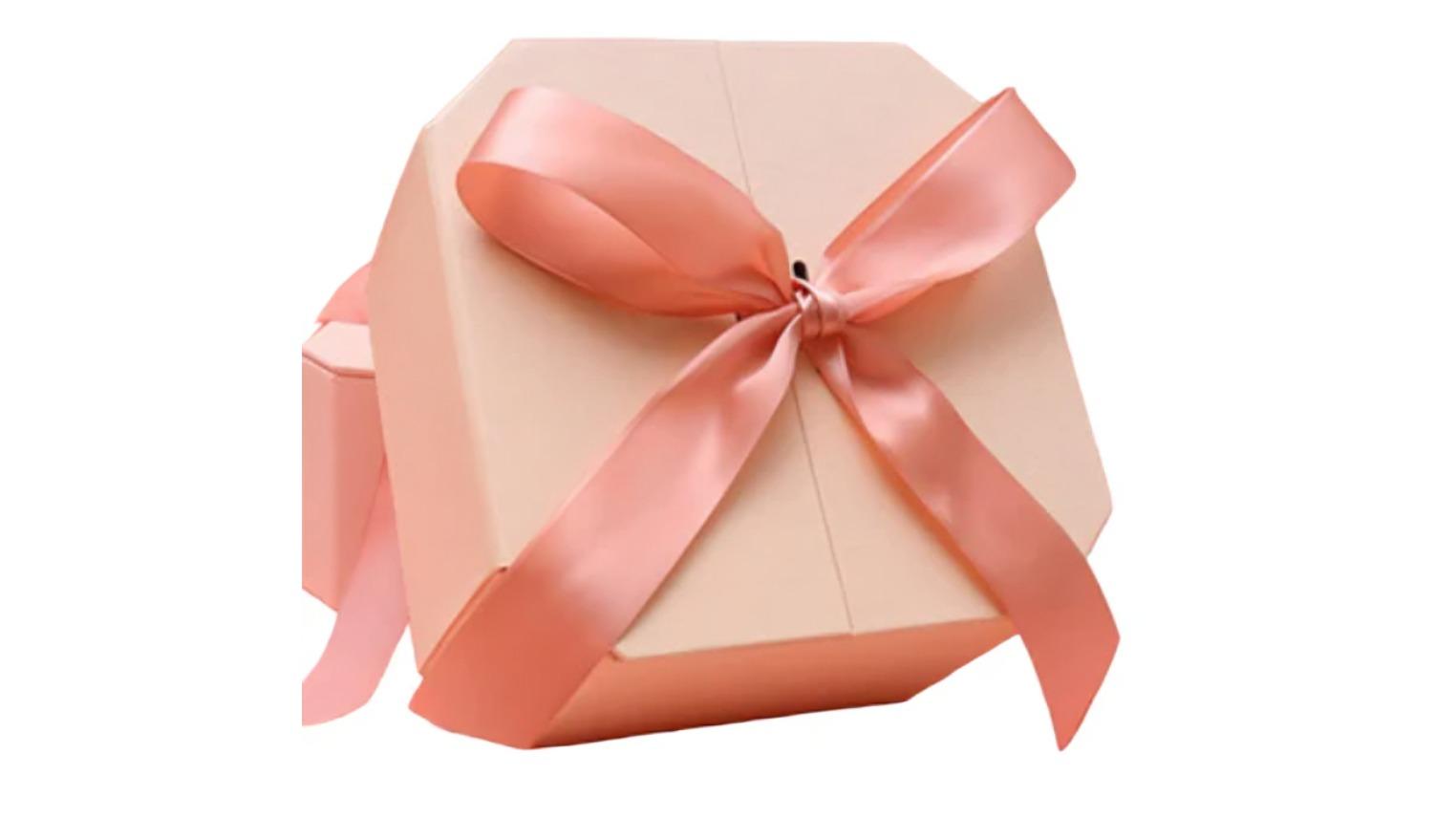 NNEOBA Charming Heart Shaped Gift Box with Pink Bow