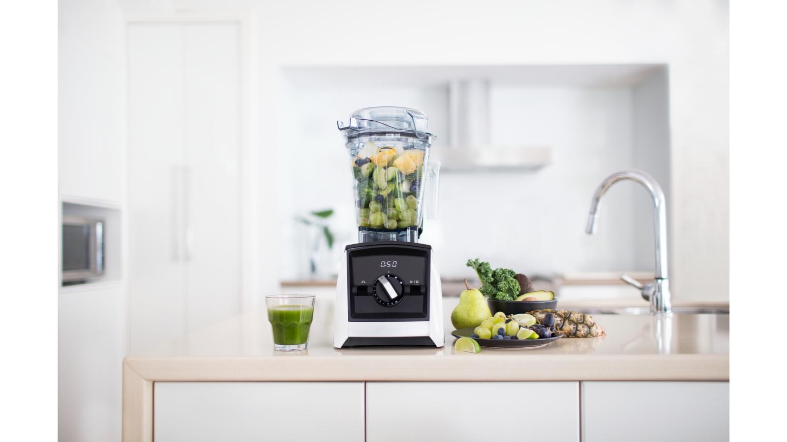 Vitamix® Ascent® Series A2500i HighPerformance Blender White Harvey Norman