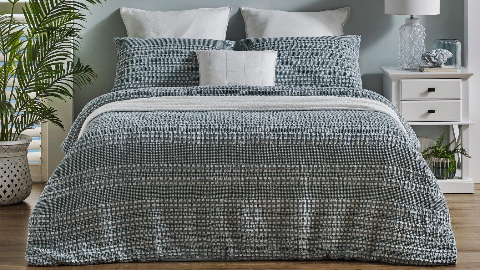 L'Avenue Stonewash Waffle Blue Quilt Cover Set - King