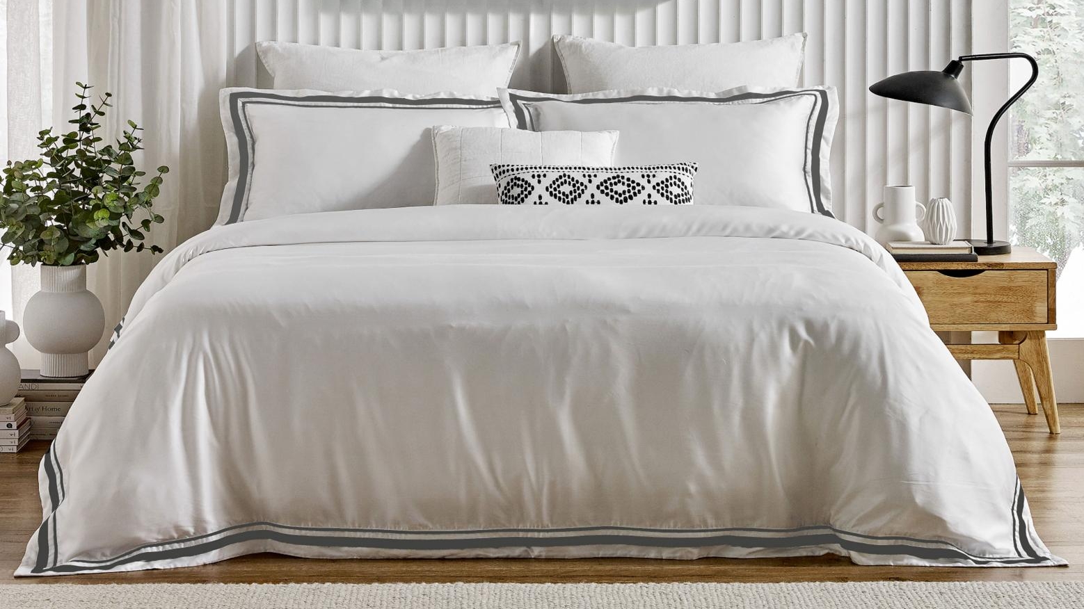 L'avenue Plazzo Tencel White/Charcoal Quilt Cover Set - Queen