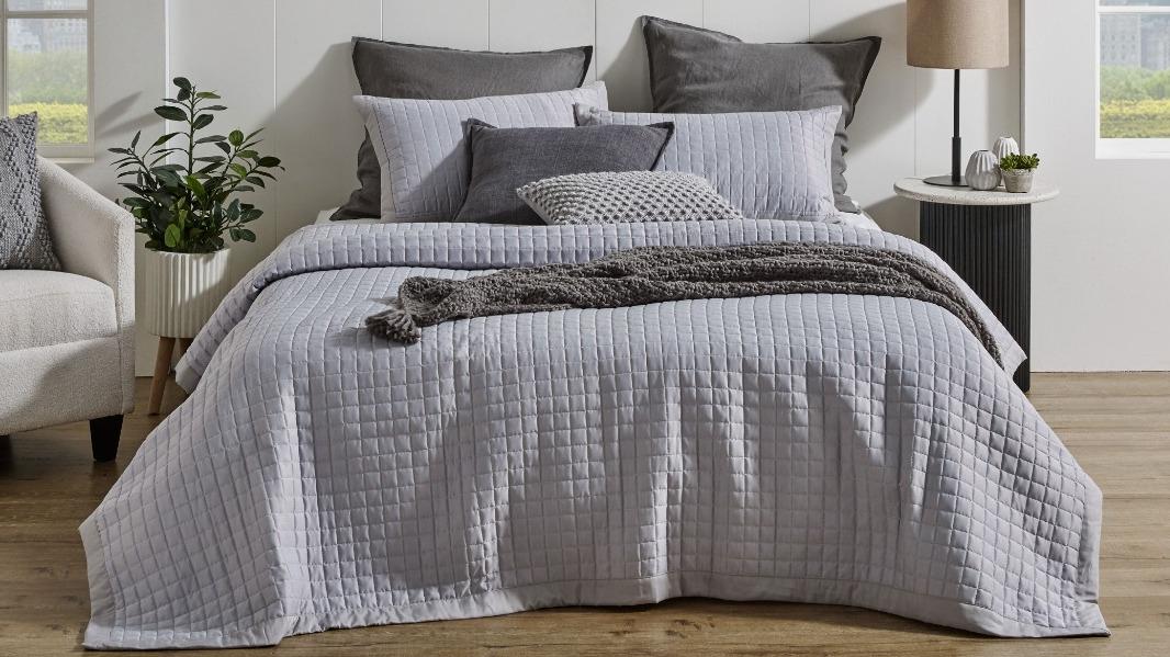 L'Avenue Kingston Silver Coverlet Set - Super King