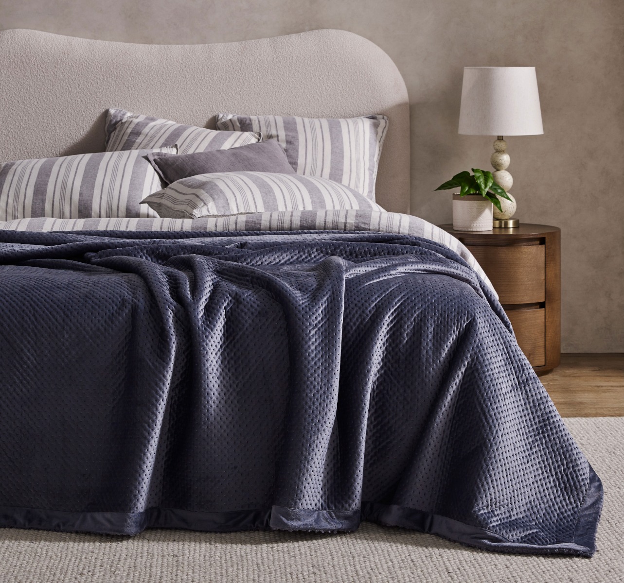L'Avenue Aurora Charcoal Blanket - Queen/King