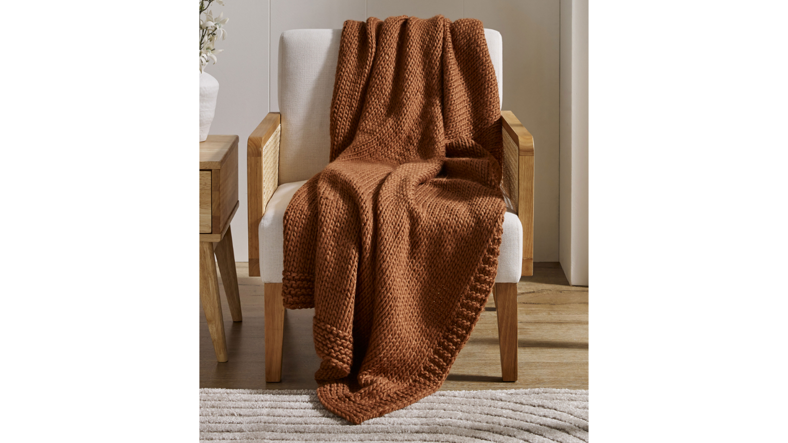 L'Avenue Luxury Matilda Throw - Mocha