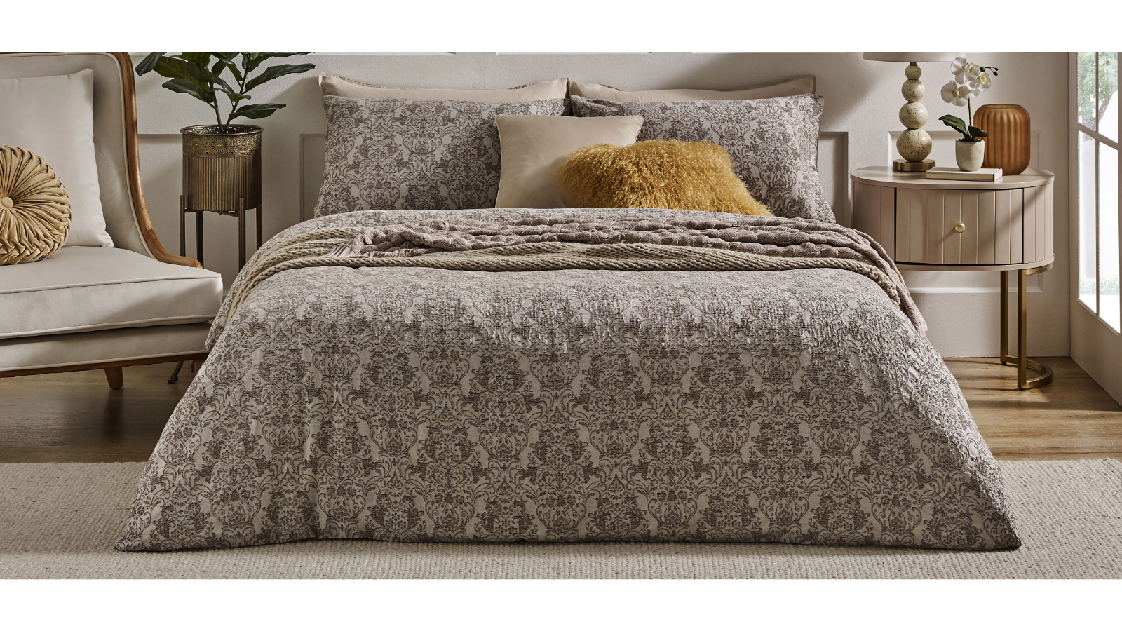 L'Avenue Luxury Danica Mocha Quilt Cover Set - Double