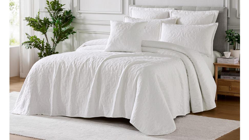 L'Avenue Luxury Ada Coverlet Set - Double/Queen