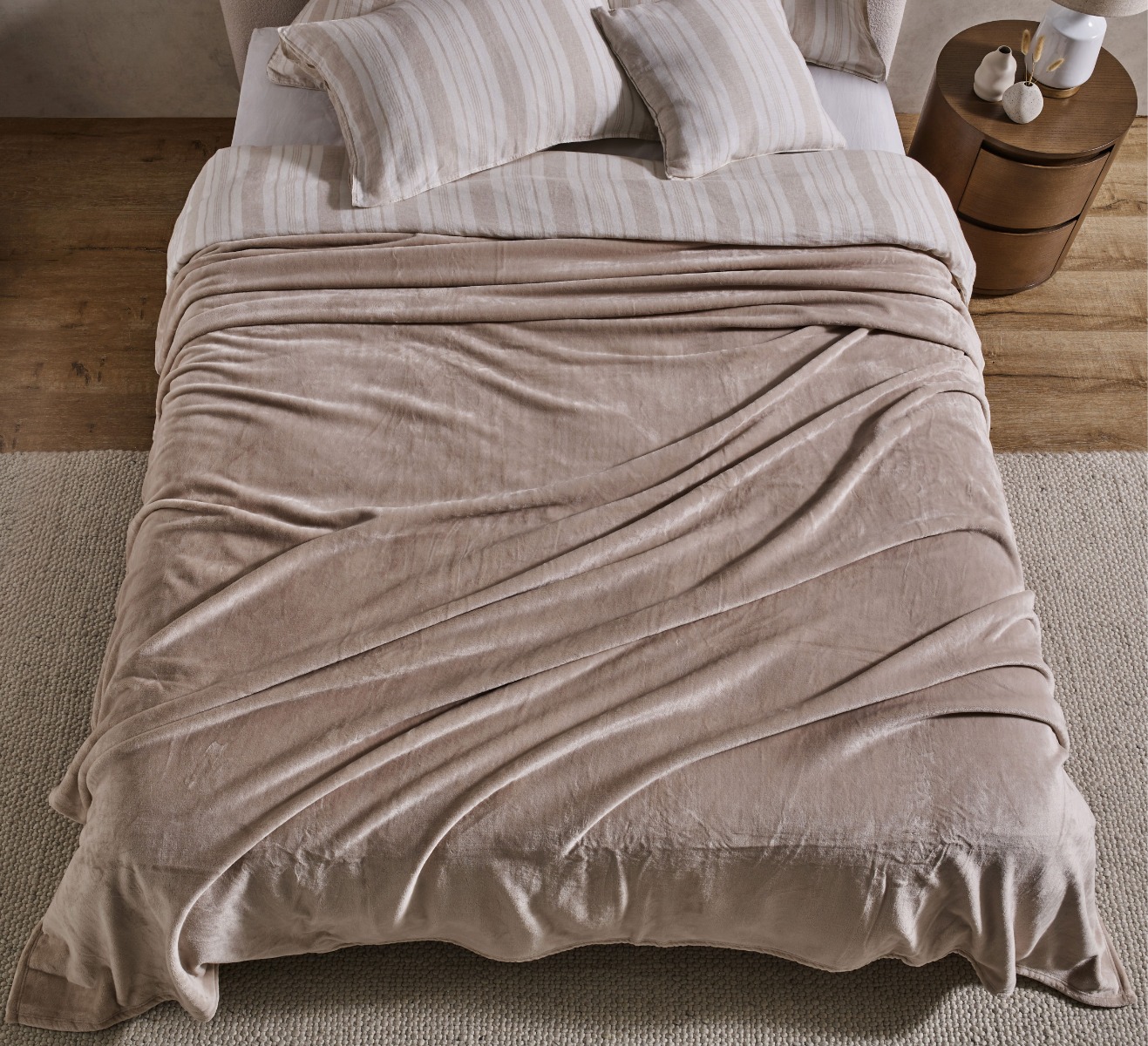 L'Avenue Alba Sand Supersoft Blanket - Super King | Harvey Norman