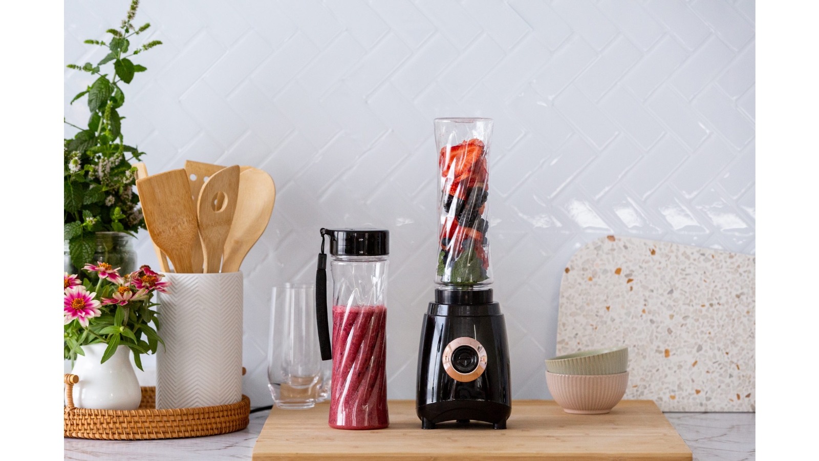 Blend and Go Portable Blender with 2 Bottles Harvey Norman