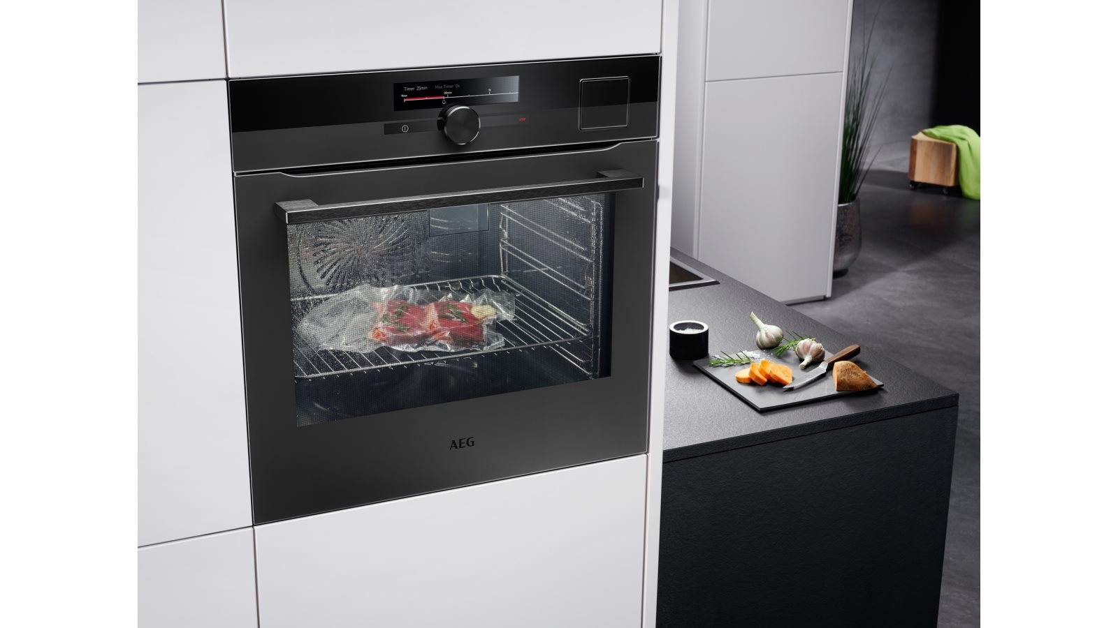 AEG 60cm SteamPro Multifunction 25 Oven With Steamify - Matte Black BSK99733PT