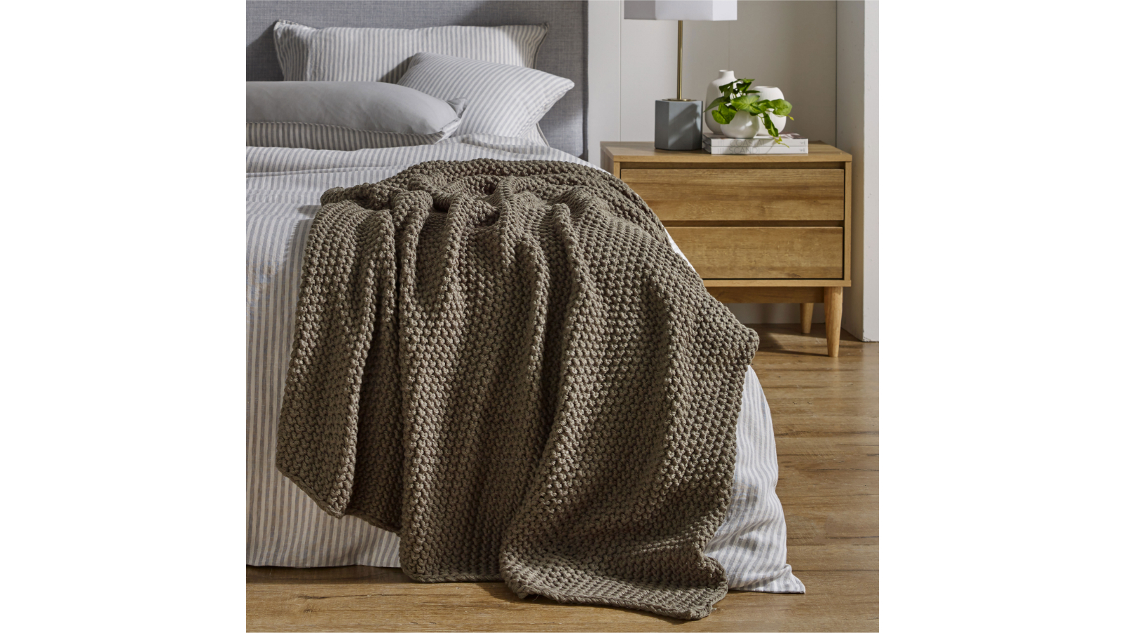 L'Avenue Luxury Imogen Chunky Throw - Green