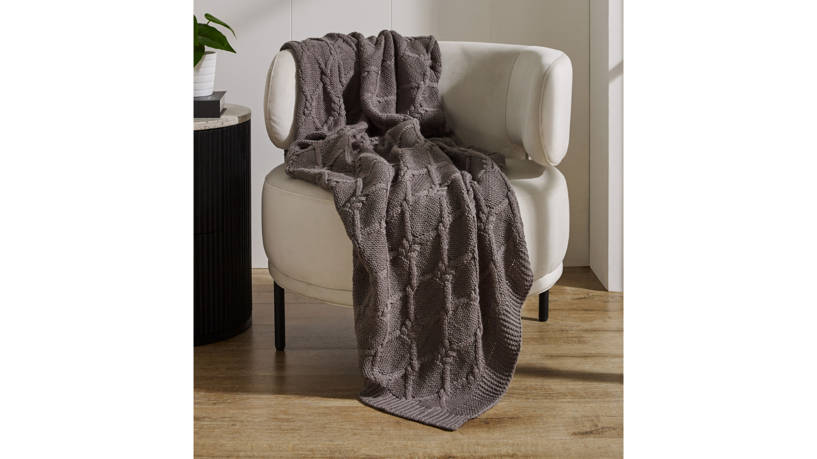 L'Avenue Lifestyle Collection Orla Throw - Charcoal