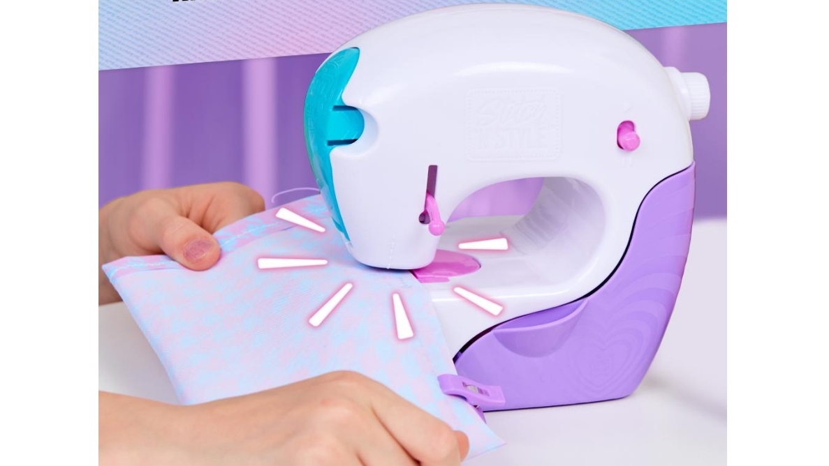Spin Master Cool Maker Stitch N Style Fashion Studio Sewing Machine
