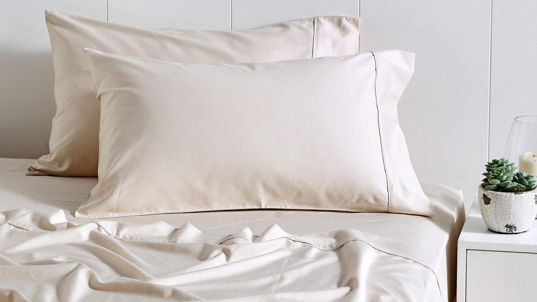 L'Avenue 500 Thread Count Bamboo/Cotton Champagne Standard Pillowcase Set