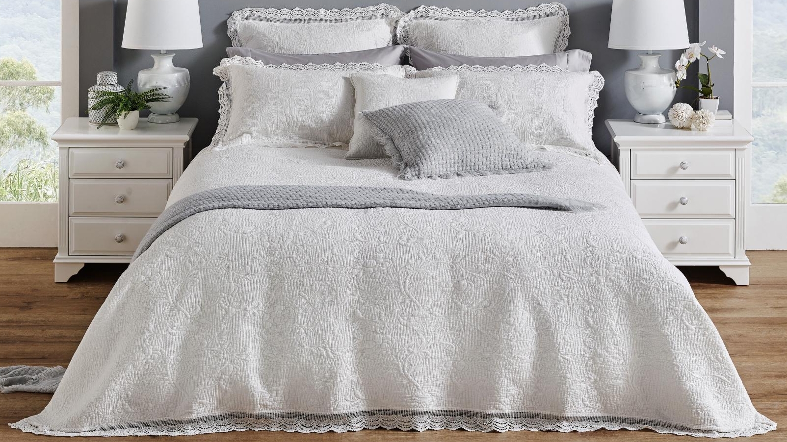 L'Avenue Tallulah White Coverlet Set - Queen/King