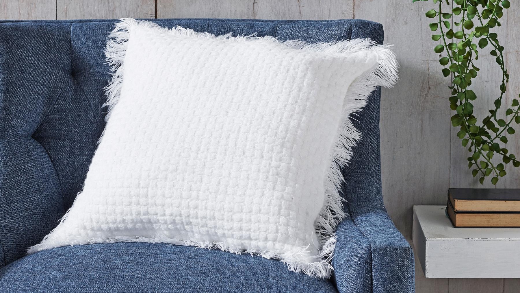 L'Avenue Summer White Cushion