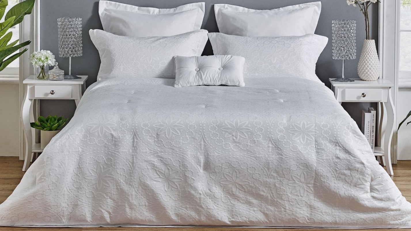 L'Avenue Cecilia Comforter Set