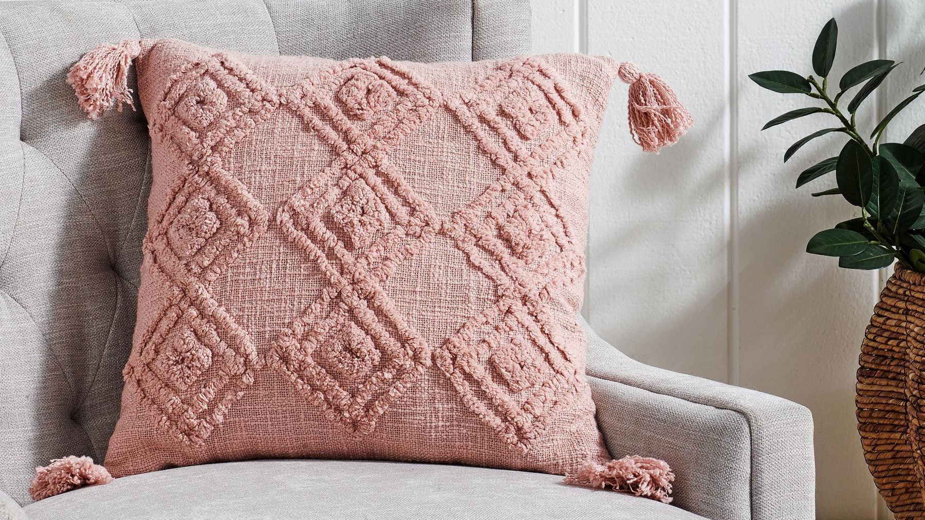 L'Avenue Atmosphere Rose Cushion