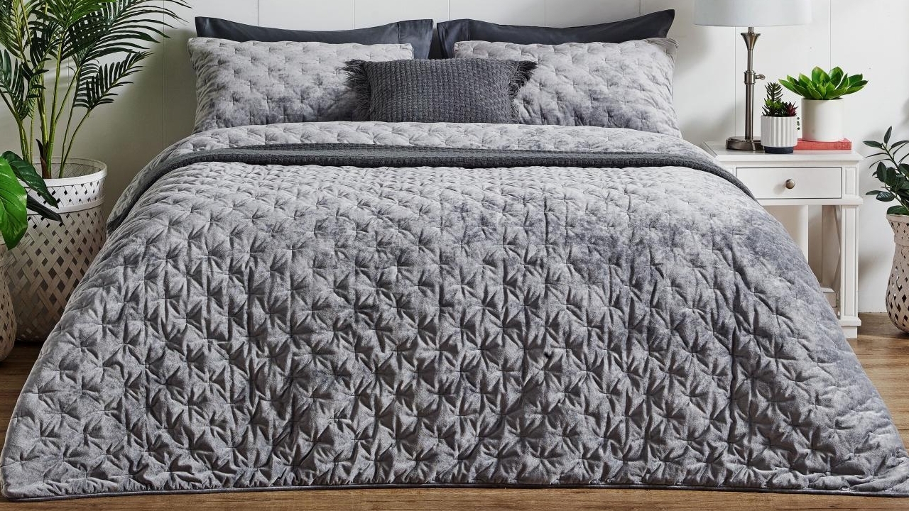 L'Avenue Arlington Velvet Silver Coverlet Set