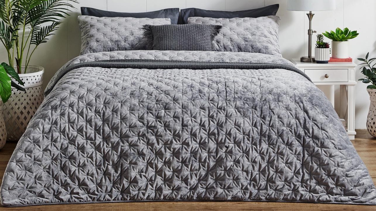 L'Avenue Arlington Velvet Silver Coverlet Set - Queen