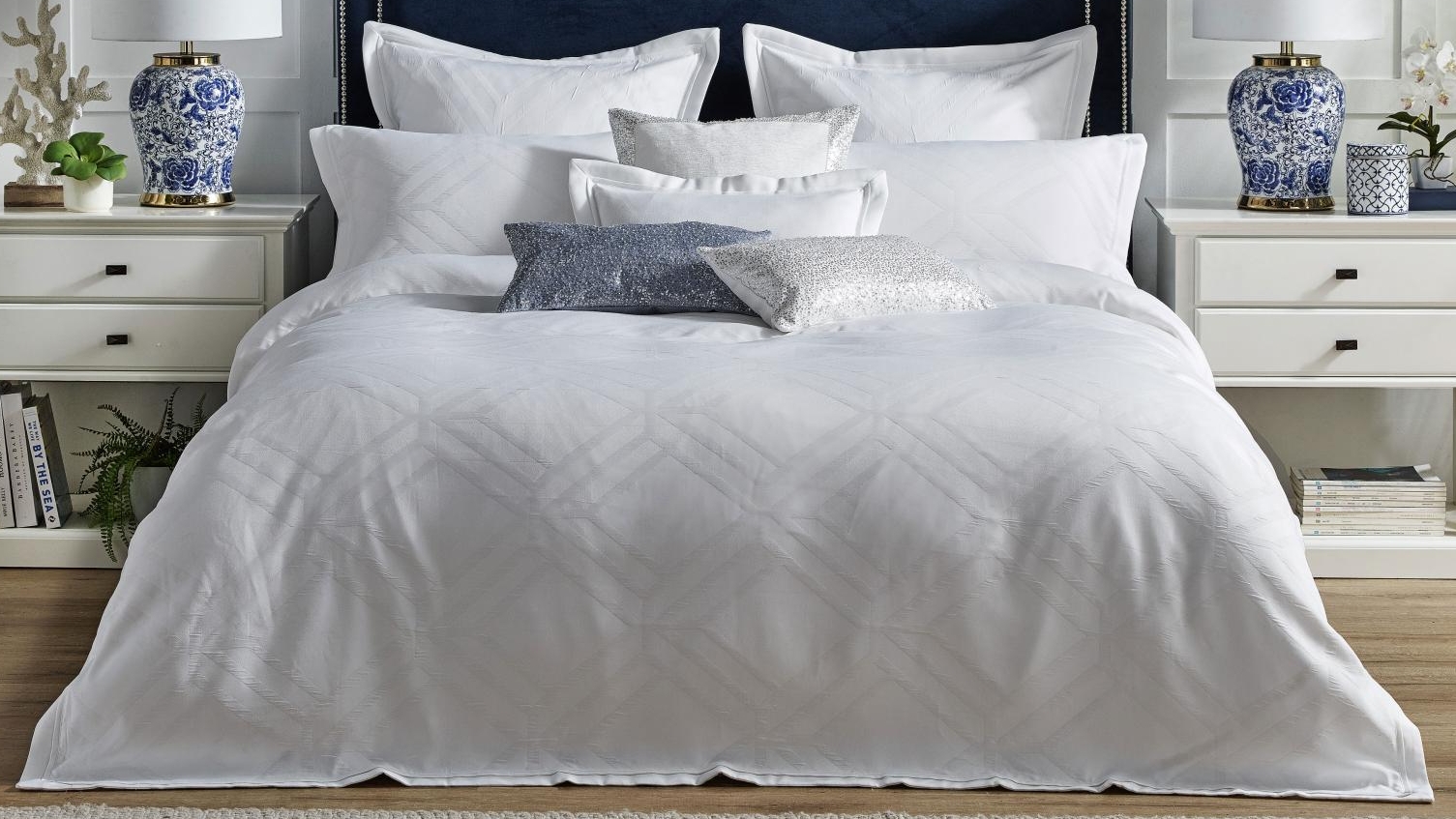 Luxe Geo White Quilt Cover Set - Queen
