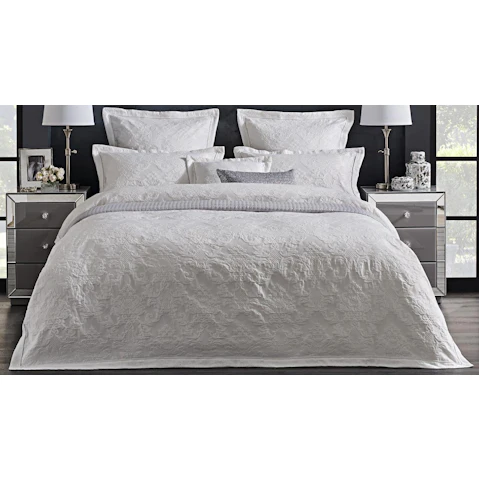 L'Avenue Luxury Daphne Snow Quilt Cover Set
