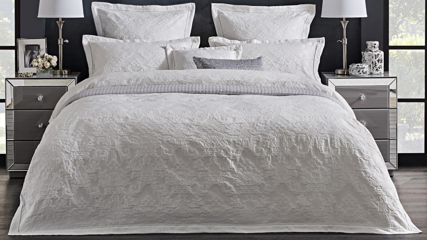 L'Avenue Luxury Daphne Snow Quilt Cover Set - Queen