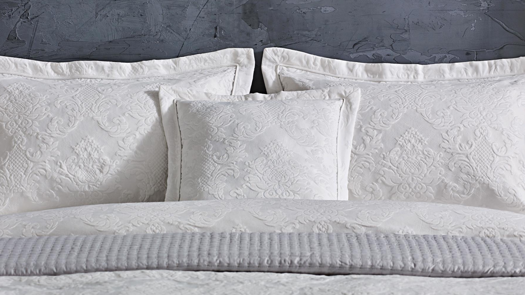 L'Avenue Luxury Daphne Snow Square Cushion