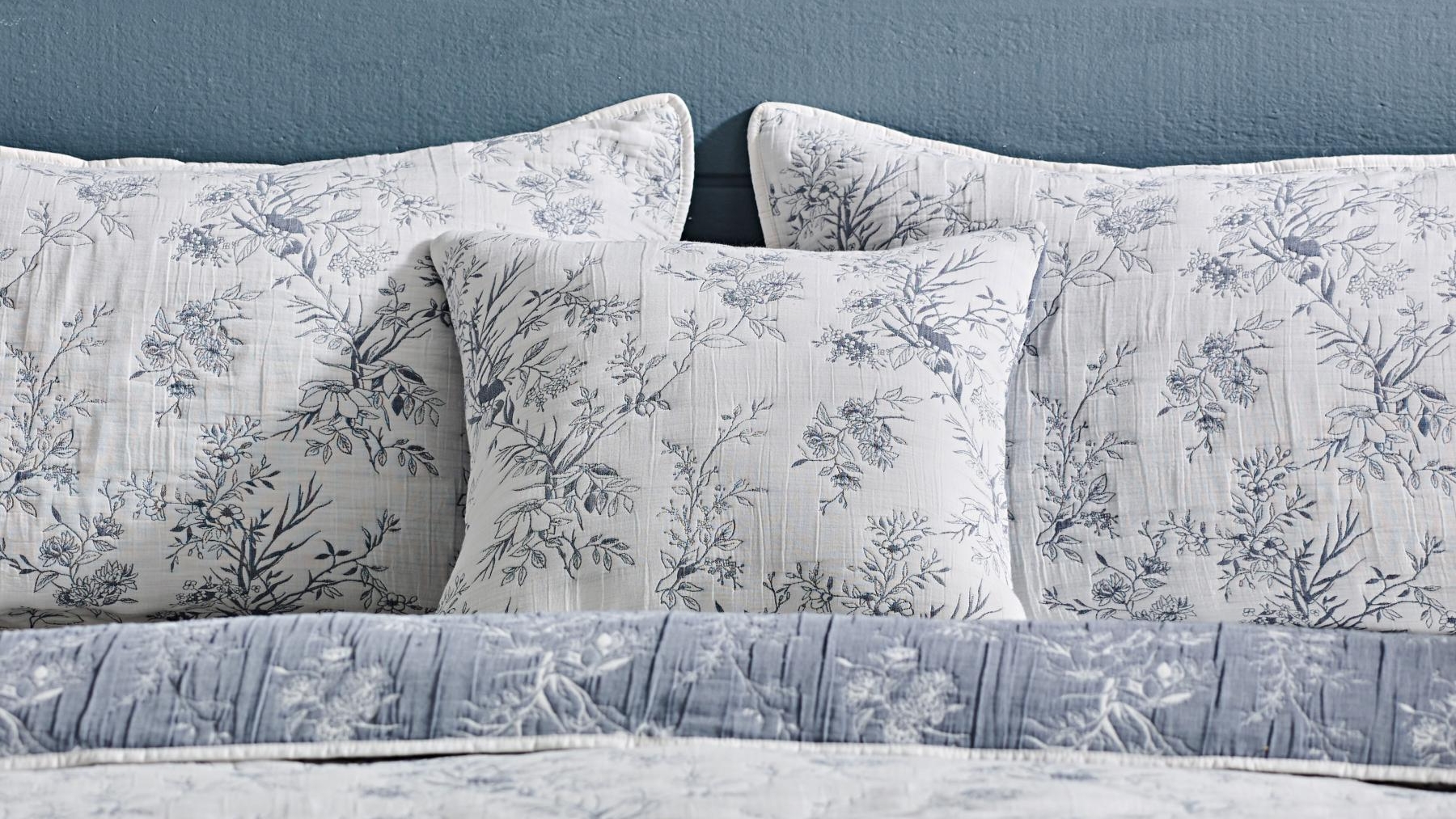 L'Avenue Luxury Fleur Cushion
