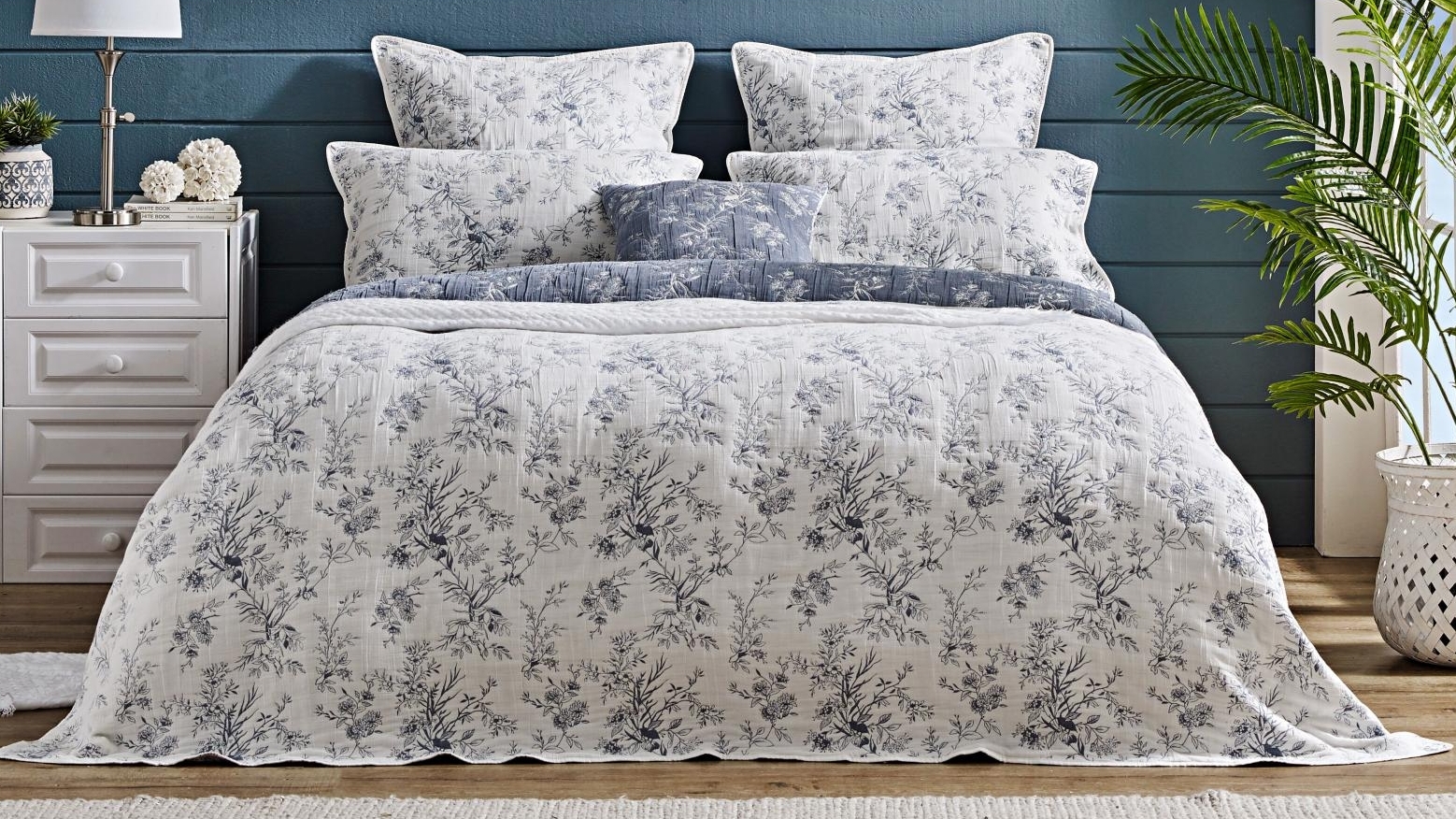 L'Avenue Luxury Fleur Coverlet Set