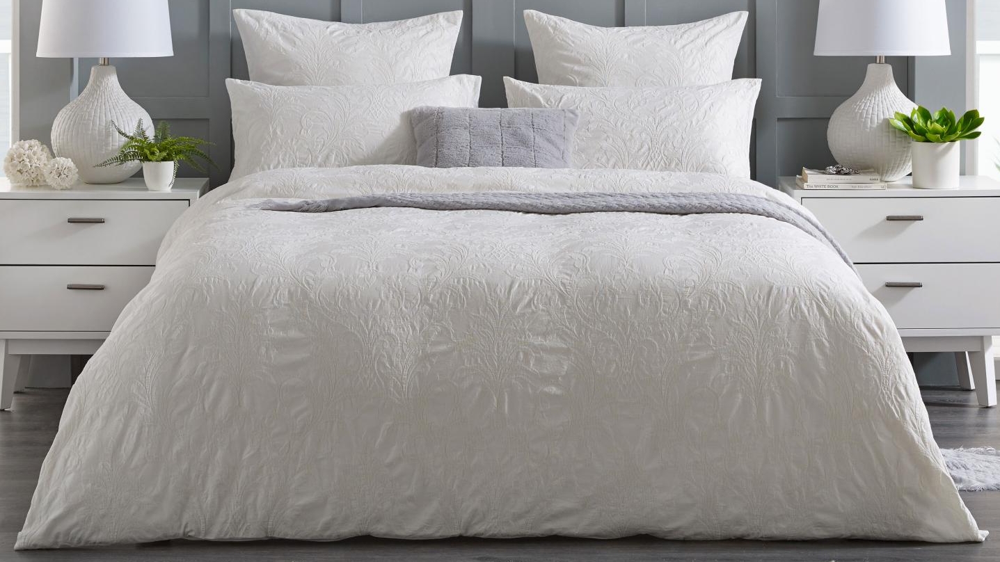 L'Avenue Luxury Henrietta White Quilt Cover Set - Queen