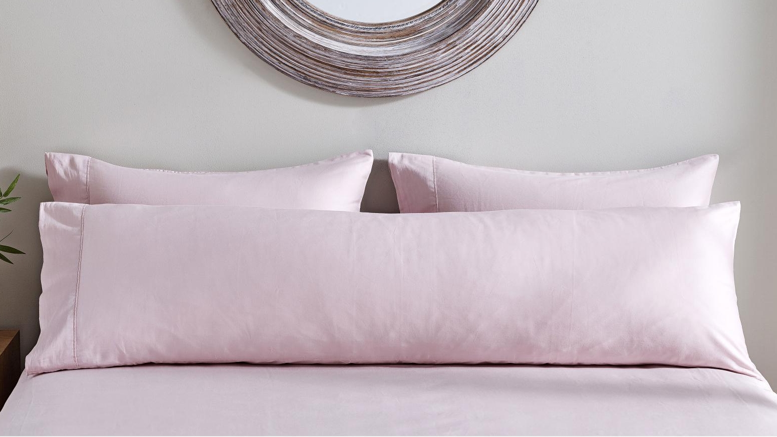 L'Avenue 300TC Cotton Blush Body Pillowcase