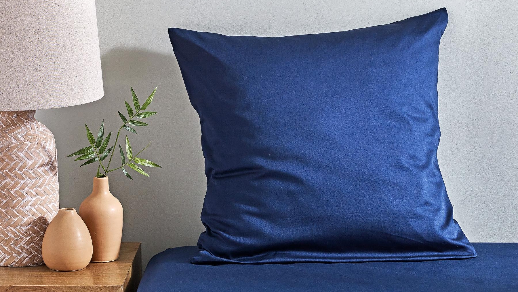 L'Avenue 300 Thread Count Cotton Navy European Pillowcase