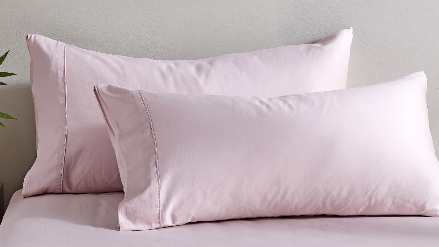 L'Avenue 300 Thread Count Cotton Blush King Pillowcase