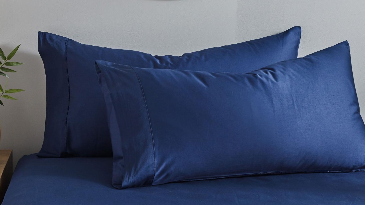 L'Avenue 300 Thread Count Cotton Navy King Pillowcase