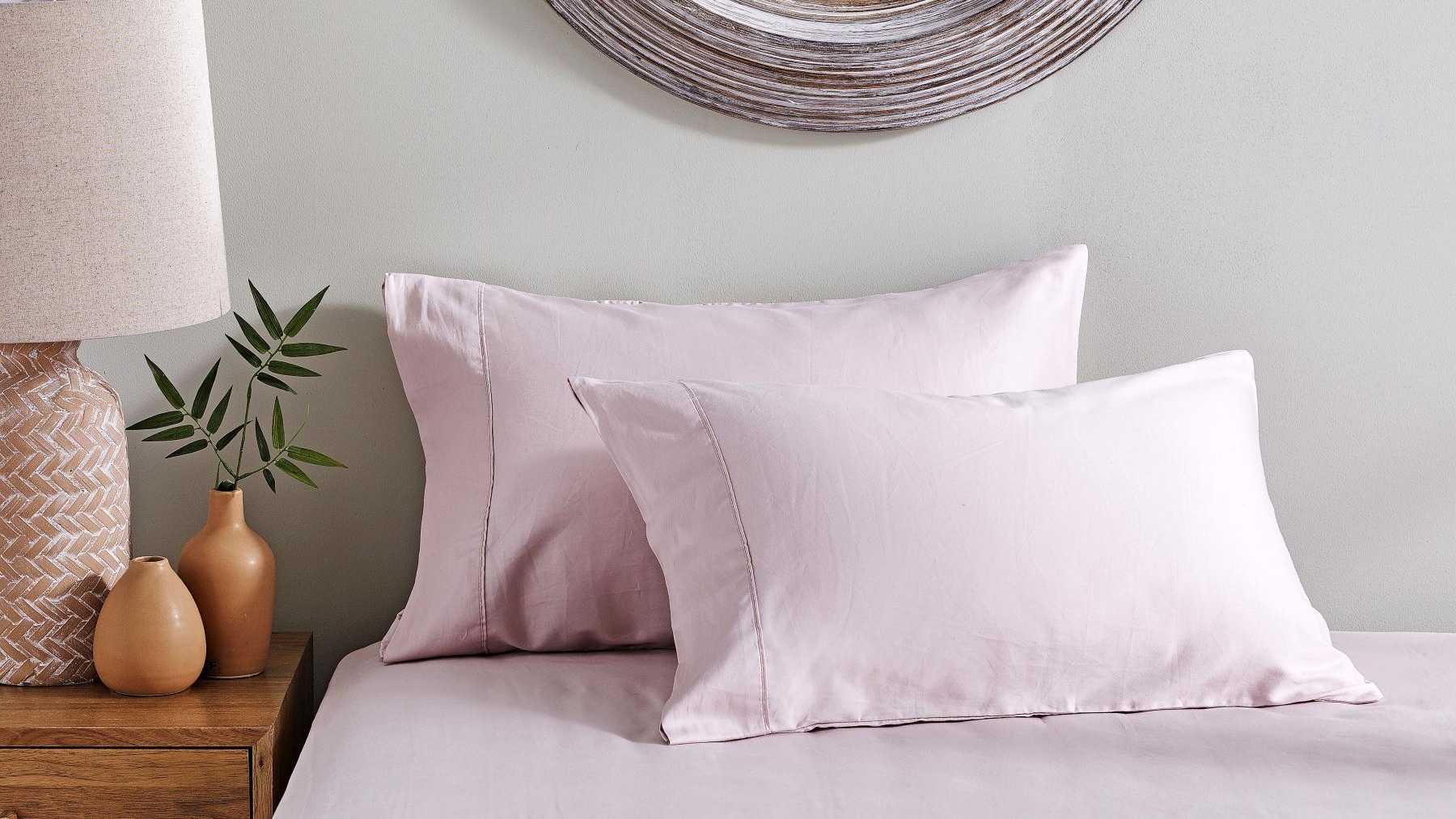 L'Avenue 300 Thread Count Blush Standard Pillowcase Set