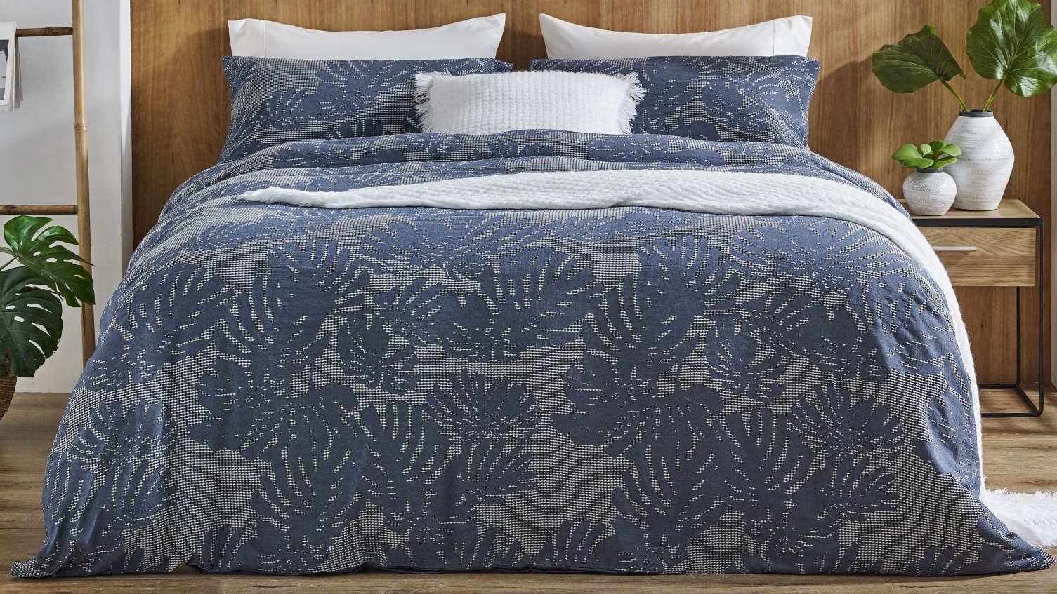 L'Avenue Palm Springs Navy Quilt Cover Set - Super King