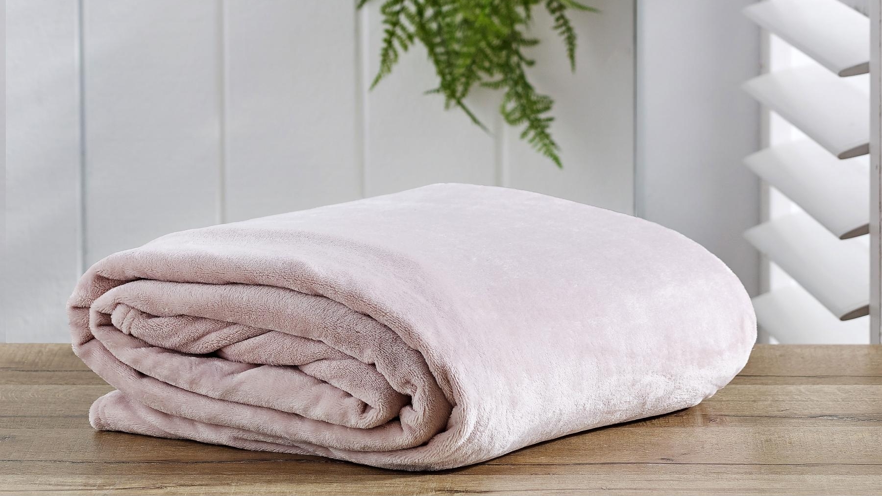 L'Avenue Aberdeen Blush Plush Blanket 