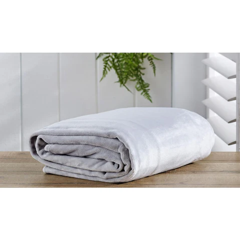 L'avenue Aberdeen Silver Super Soft Throw