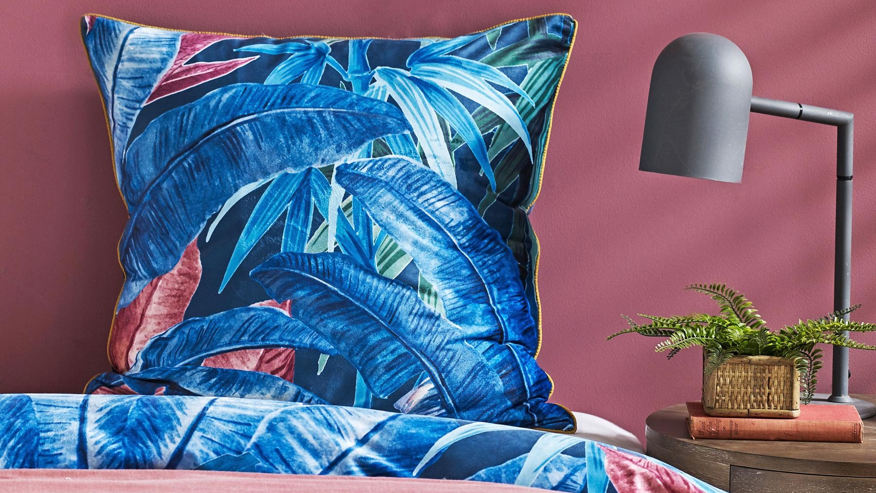 L'Avenue Manu European Pillowcase