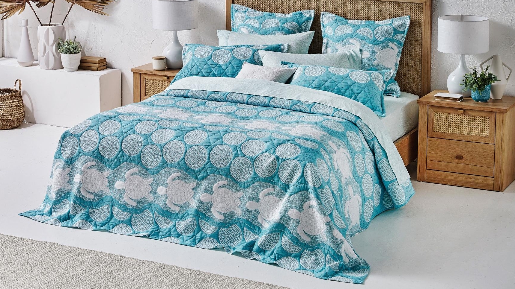 Ngunandhira Migrating Turtles Coverlet Set - Super King