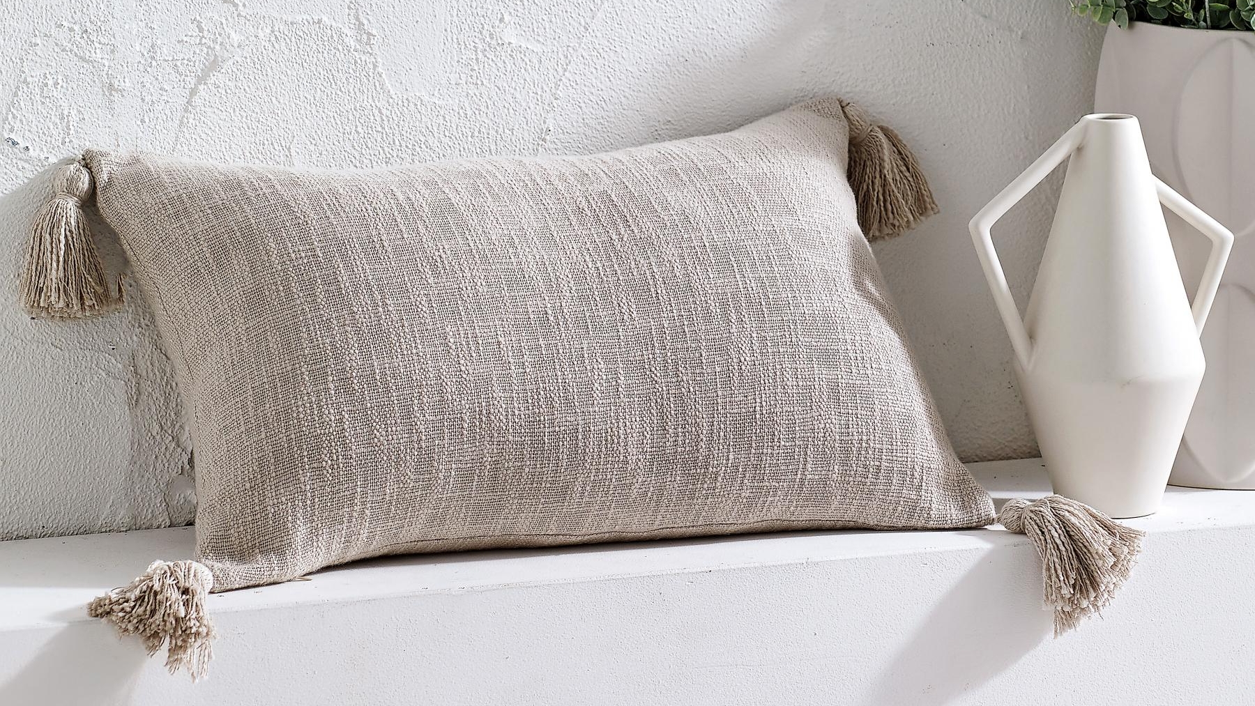 L'Avenue Callie Natural Cushion - 40x60cm