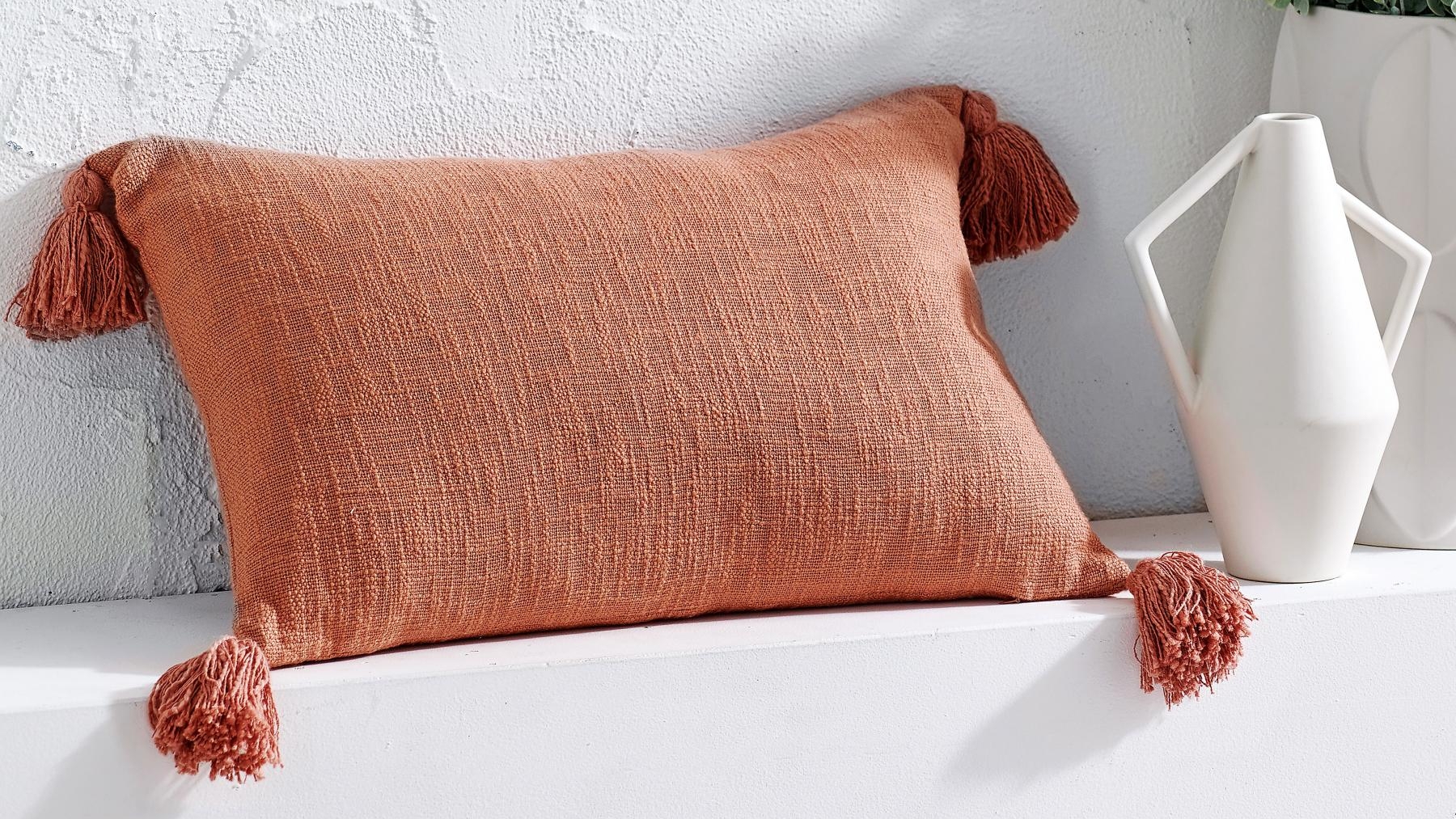 L'Avenue Callie Rose Cushion - 40x60cm
