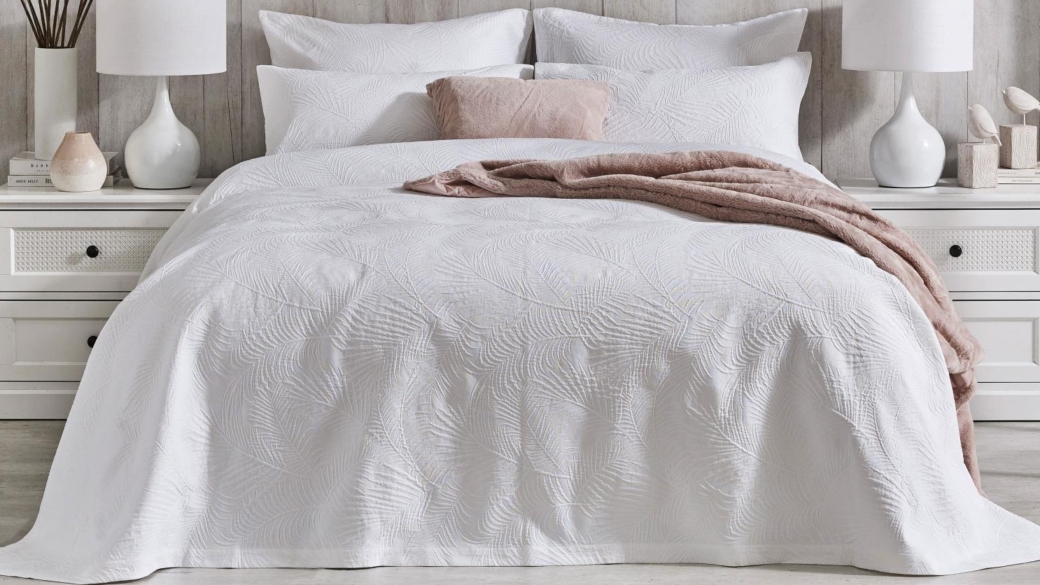 L'Avenue Elk White Coverlet Set